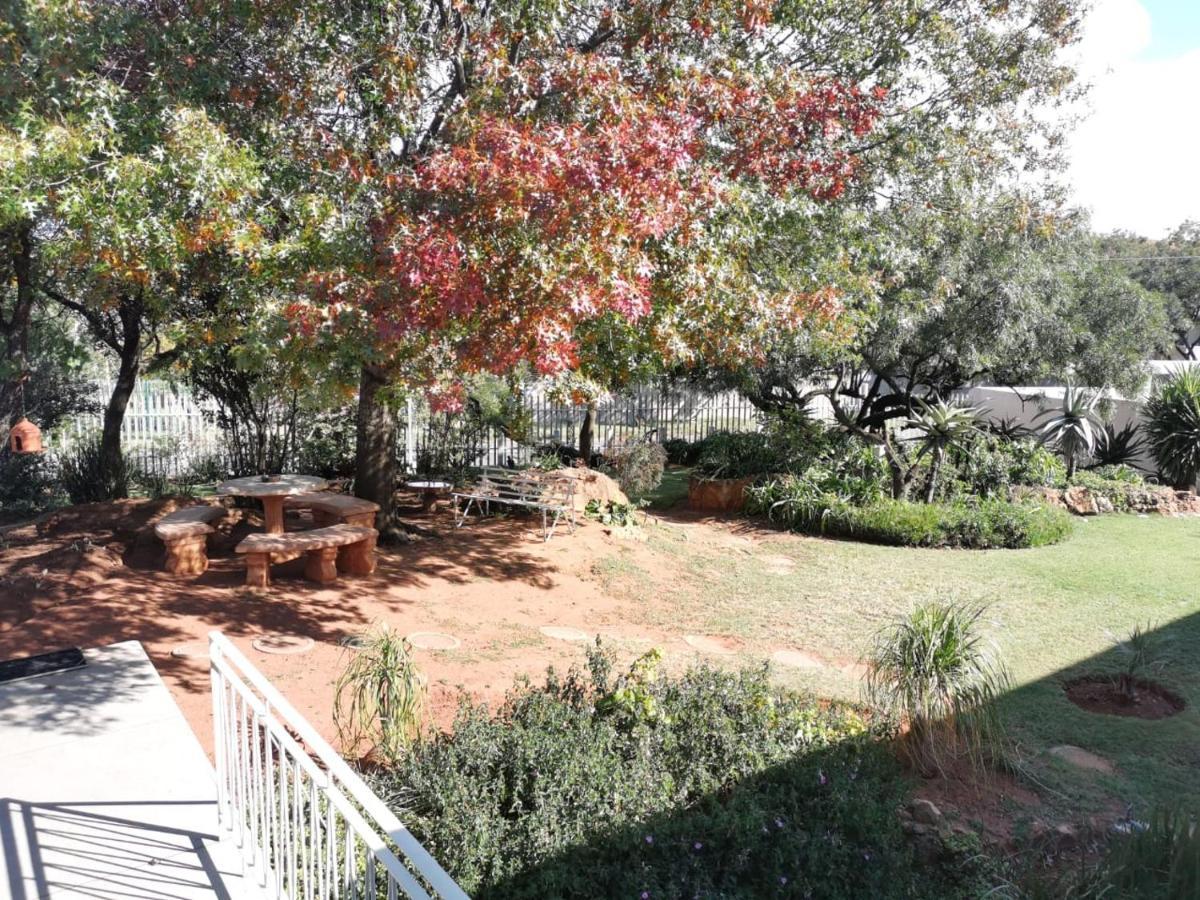 Kaleaba House In A Tranquil Surburb - Linmeyer Hotel Johannesburg Exterior photo